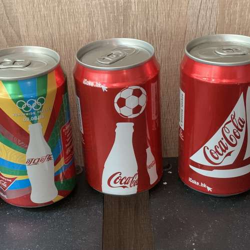 舊版可口可樂汽水罐21個，只可以擺放，收藏觀賞！