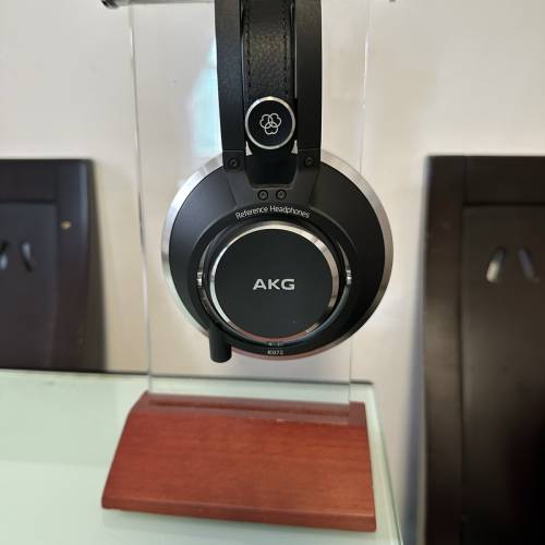 AKG K872