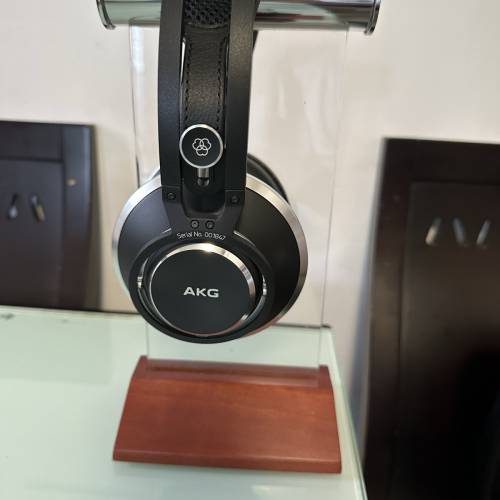 AKG K872