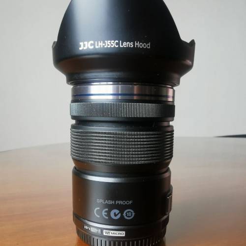 Olympus EZ 12-50mm kit 鏡。