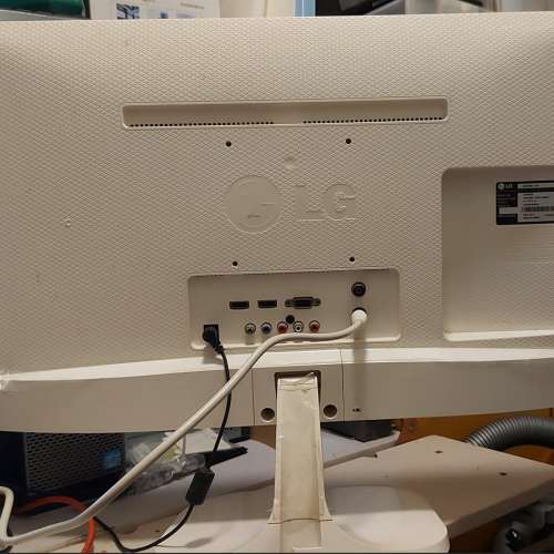 屯門良景輕鐵站交收 LG 24吋個人數碼電視 24MT55 連火牛及遙控 底座