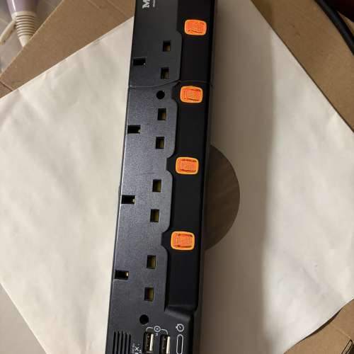 MEC 4位插頭 + 4usb 拖板
