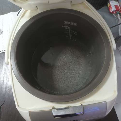 Toshiba 東芝 4mm 鍛造厚釜電飯煲 RC 18MMF1.  1.8公升 made in tailand 屯門良景邨...