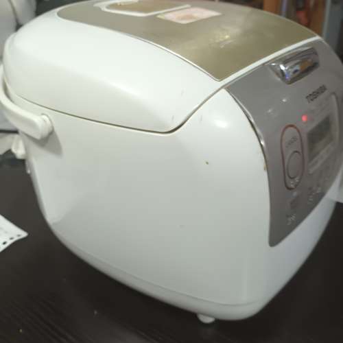 Toshiba 東芝 4mm 鍛造厚釜電飯煲 RC 18MMF1.  1.8公升 made in tailand 屯門良景邨...