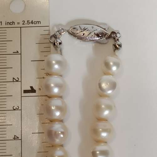 淡水珍珠頸鏈8mm16吋，連焊口圈扣約18吋，原價500元現減價出售380元。no.B20.2.26