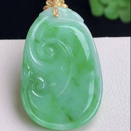 緬甸翡翠A玉滿綠如意鑲18k金扣