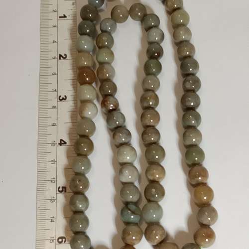 翡翠A玉頸鏈10mm26寸.略帶啡紅色調，原價500元現減價出售380元，可寄順豐到付或香港...