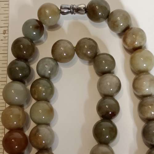 翡翠A玉頸鏈10mm26寸.略帶啡紅色調，原價500元現減價出售380元，可寄順豐到付或香港...