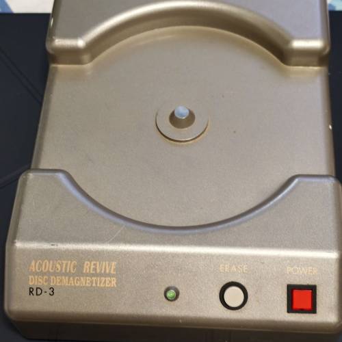Acoustic Revive RD-3 光碟消磁器。