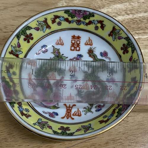 七八十年代 瓷器碟仔，  龍凰圖案，意思是 吉祥好運！有囍！周邊有花，花開富貴！