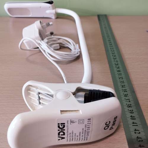 Vdgi LED 枱燈. 書枱燈. 夾式燈 ...... !!