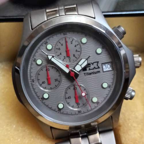 極新鈦金屬三圈計時電子表