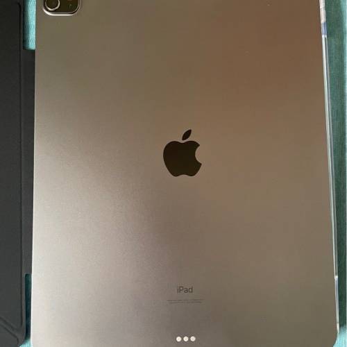 iPad Pro 12.9-inch (5th Gen) with iPad Pro M1 12.9&ldquo; 2021