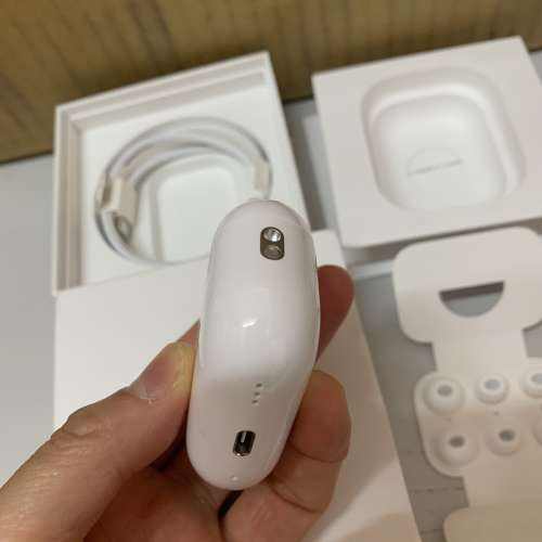 99%New Apple AirPods Pro 2 MagSafe Case (USB-C) MTJV3, 保到22-8-2026