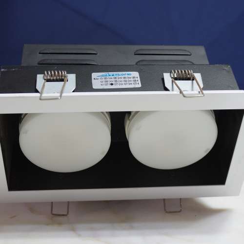 新淨裝修材料 天花孖頭燈座 尚餘8個