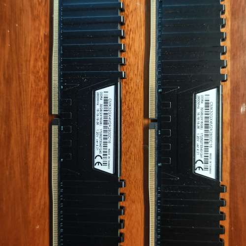 CORSAIR DDR4 32G (16G x 2條) RAM