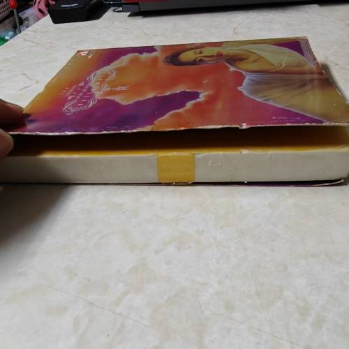 華星唱片於1992年發行的梅艷芳專輯《The Legend of the Pop Queen》。