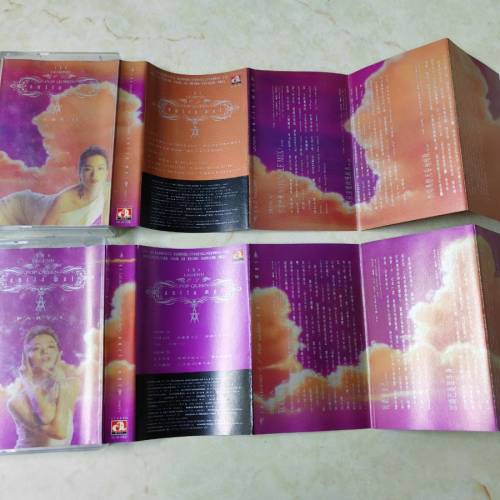 華星唱片於1992年發行的梅艷芳專輯《The Legend of the Pop Queen》。