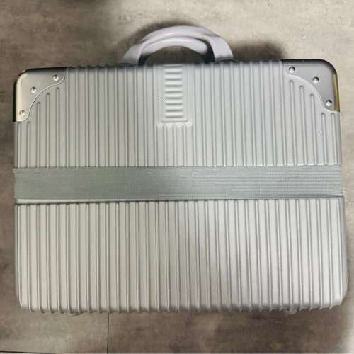 灰色 Hand Carry行李箱