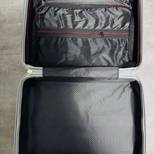 灰色 Hand Carry行李箱