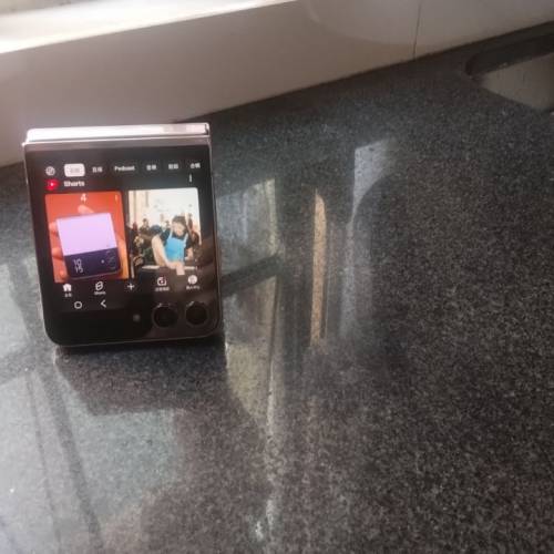 出售三星Z Flip5行機8+512請留意內文