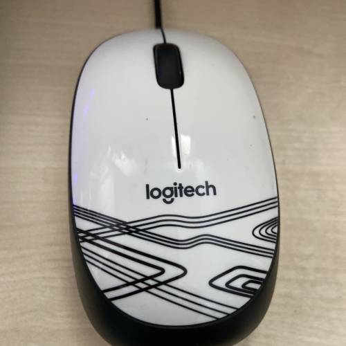 logitech M105 有線白色滑鼠 wire mouse