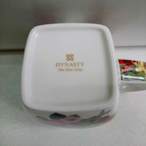 全新 DYNASTY Fine Bone China 骨瓷杯 (花形圖案 系列一)