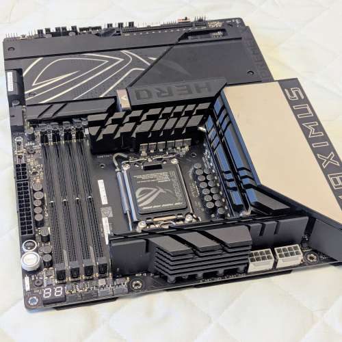 ASUS ROG MAXIMUS Z890 HERO