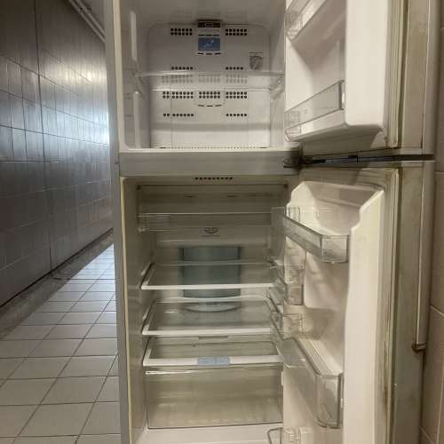 Hitachi 日立雙門雪櫃 （免費，在東涌）（己送出）