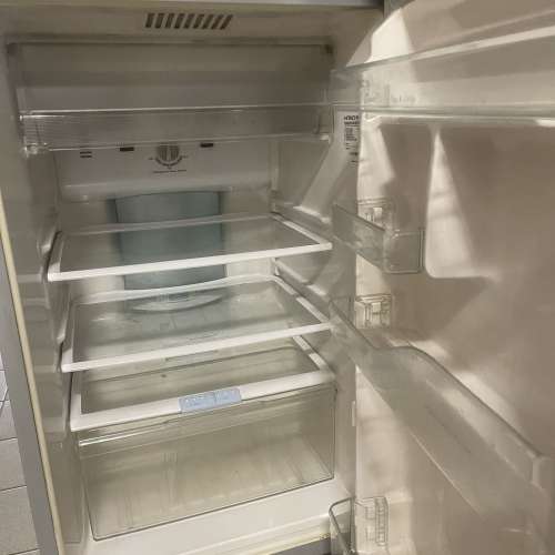 Hitachi 日立雙門雪櫃 （免費，在東涌）（己送出）