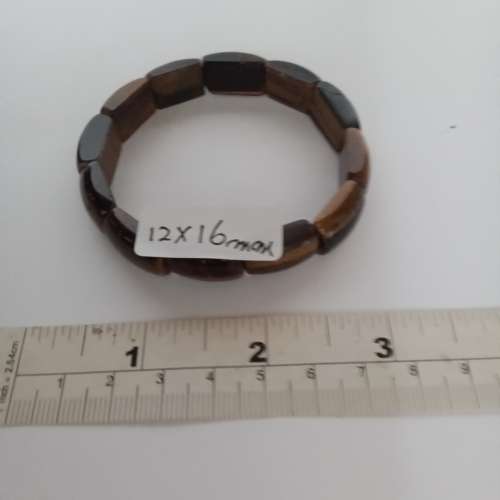 一手三條虎眼石手串，清貨價共售180元。可以寄貨或香港西區交收 。no.B22.2.26