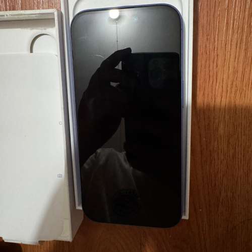 淨機價3500，100電iphone16藍色128GB行貨  MON花前鏡花