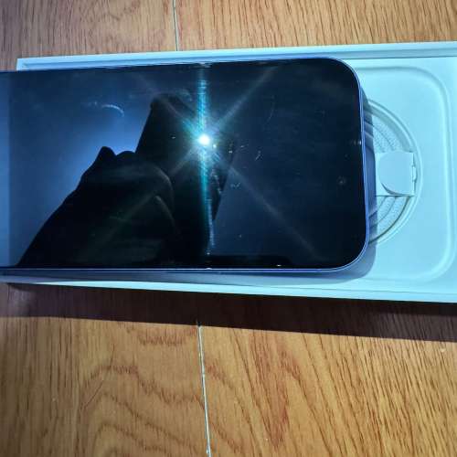 淨機價3500，100電iphone16藍色128GB行貨  MON花前鏡花