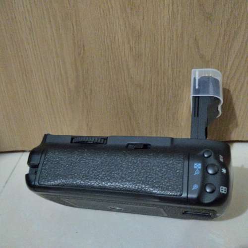 CANON 原廠BG-E7電池直倒