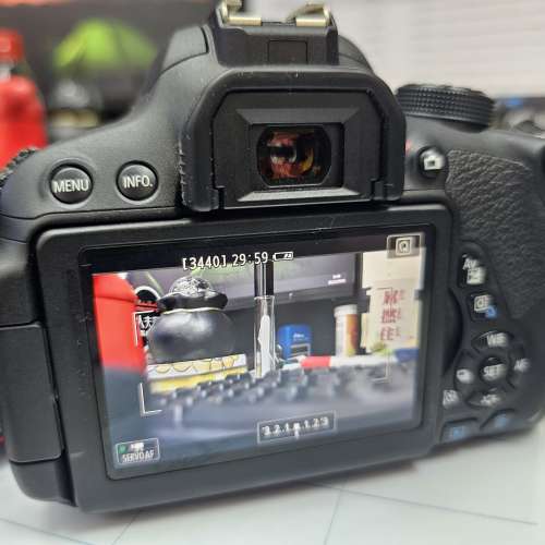 Canon 700D with 18-135mm kit len