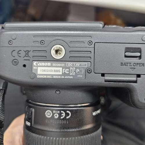 Canon 700D with 18-135mm kit len