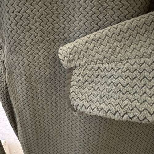 新淨企理：99% 男裝軍綠色保暖上衣 Size M