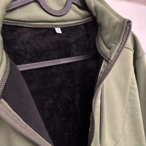 新淨企理：99% 男裝綠色保暖禦寒上衣 Size L