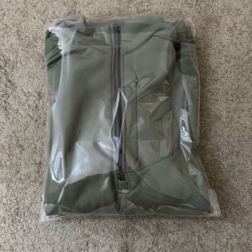 新淨企理：99% 男裝綠色保暖禦寒上衣 Size L