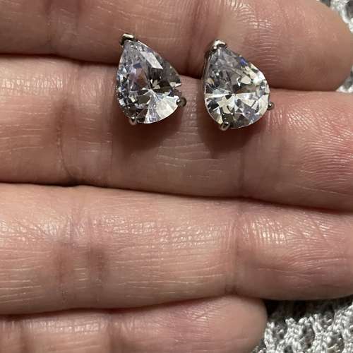 梨型仿鎻白金色耳環
