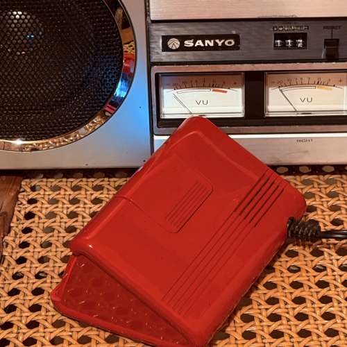 出售 昭和時期 seiko精工 電子數字鐘,日本制造,經典紅色,原本茶色面罩已脫落，而家...