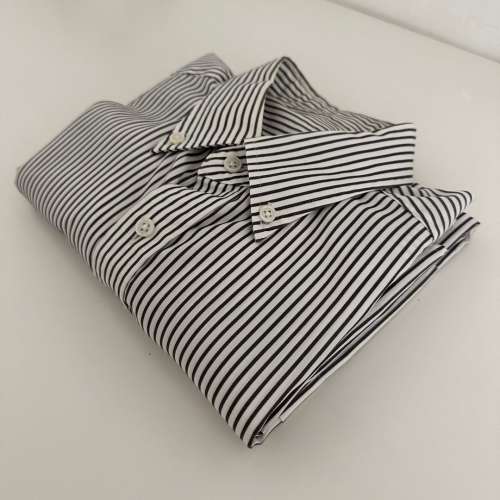 男裝二手恤衫：Uniqlo Men Shirt 深灰白色直間恤衫中碼 Size M（包平郵）