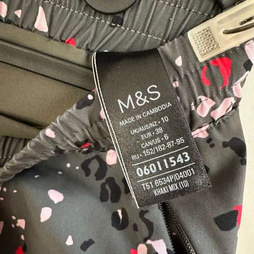 99% NEW - M&S Good Move 運動短褲，橡筋腰有內膽，EUR 38/UK10