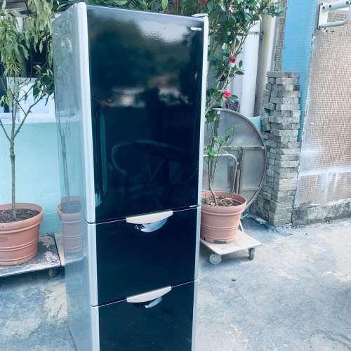 雪櫃三門日立珍珠黑色 可自動制冰 173CM高 100%正常305公升二手電器 清倉大減價 最...