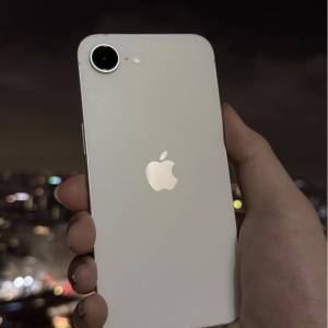 iPhone 16E 有sim鎖有卡糟