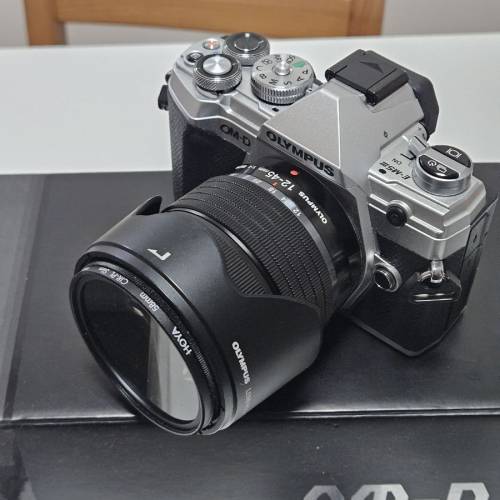 Olympus OM-D E-M5 Mark III Em5 mk3 mkiii + 12 - 45 F4