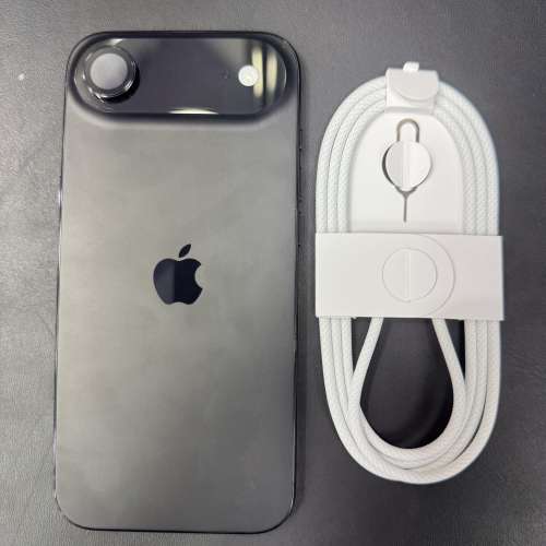 99%New iPhone 17 Air 黑色 Apple保養到2027年2月4日 電池100% 有配件 自用首選超值