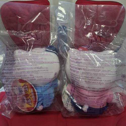 (順豐寄付)麥當勞McDonald's 
Hello Kitty&Daniel 制服公仔 (一對)