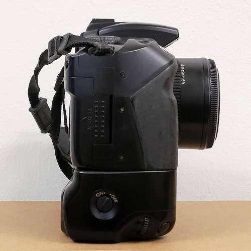 Canon EOS 300D 相機 + EF 50mm F1.8 鏡頭 + BG-E1 手柄 + BP-511A 電池 X 2 + 充電器