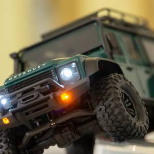 Traxxas TRX4M Land Rover Defender 遙控車